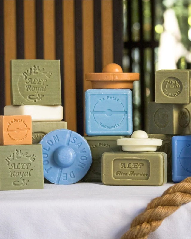 🎁 PETITS PLAISIRS ARTISANAUX À DÉCOUVRIR OU À OFFRIR !
Envie d’un souvenir délicat ou d’un cadeau local à glisser dans votre valise ?
Découvrez les savons artisanaux de la Savonnerie Plaisant, fabriqués en Provence à quelques kilomètres de Toulon ✨

Disponible à la réception, ces savons 100% naturels sont parfaits pour :
🛁 Vous offrir un moment de détente après une journée bien remplie
🎁 Ramener un souvenir parfumé et authentique

💙 Une belle façon pour nous de mettre en lumière un artisan local... et de prolonger l'expérience méditerranéenne même après votre séjour !

👉 Vous aimez rapporter des produits artisanaux de vos voyages ? Partagez vos trouvailles en commentaire !

📸 Crédit photo : @savon_de_toulon

—-------------
#GrandHôteldelaGare #Toulon #SavonneriePlaisant #ArtisanatLocal #ProduitsLocaux #SavonArtisanal #SouvenirDeToulon #MadeinProvence #TourismeToulon #HôtelToulon #SavonNaturel #ProvenceAuthentique